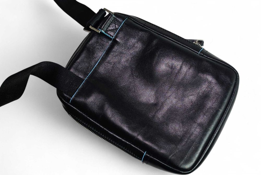 Piquadro - мъжка кожена чанта за през рамо