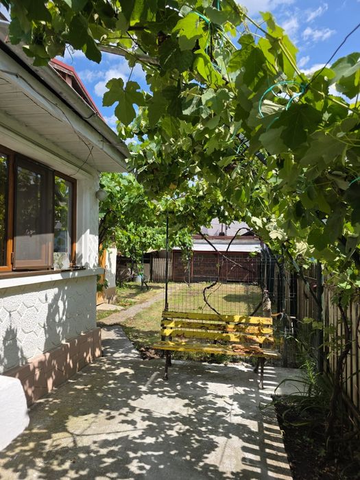 Închiriez casa cu curte în Centrul Ploieștiului