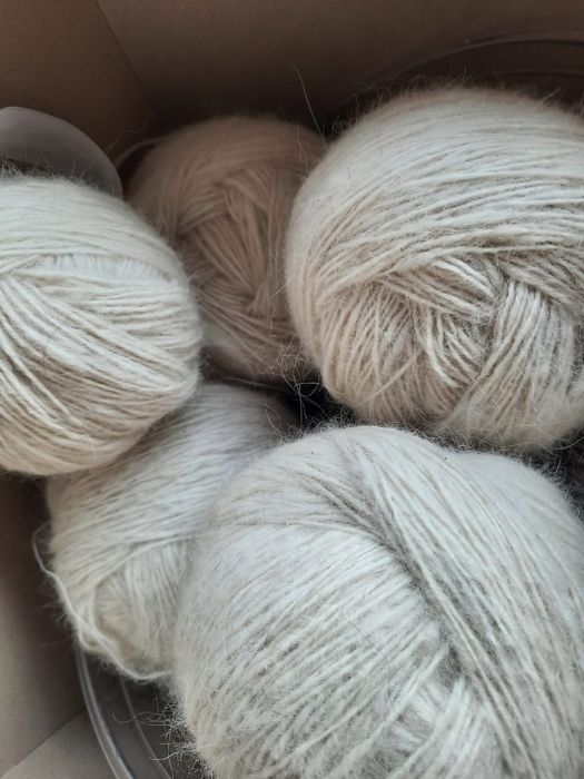 Шерсть пух собачья. Пряденная.