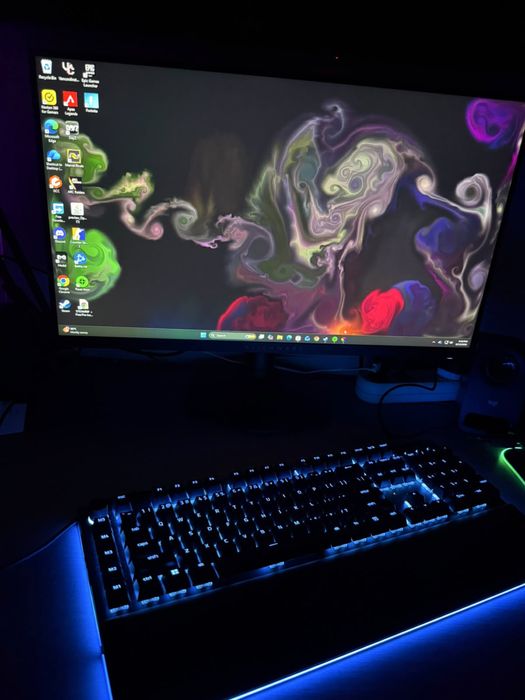 Tastatura Razer BlackWidow V4 Pro – Yellow Switches – RGB – Wrist Rest