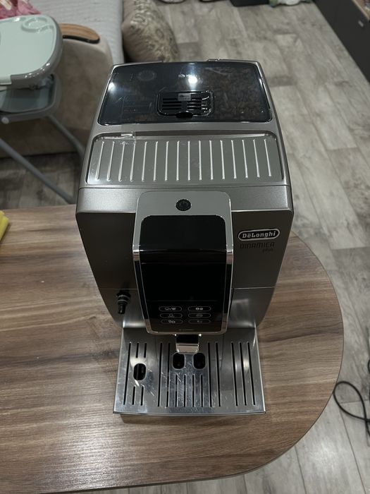 Кофе машина Delonghi dinamica plus