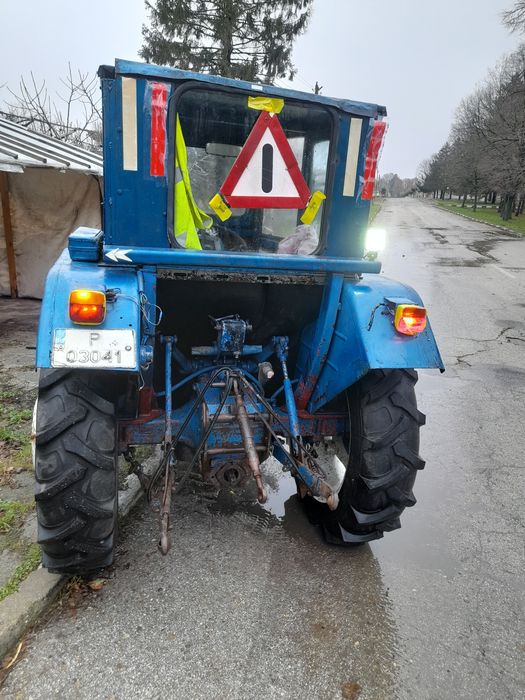 Трактор,    малък         форд 2600