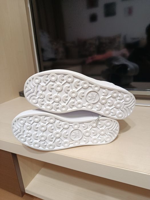 Adidas gazelle бяла кожа