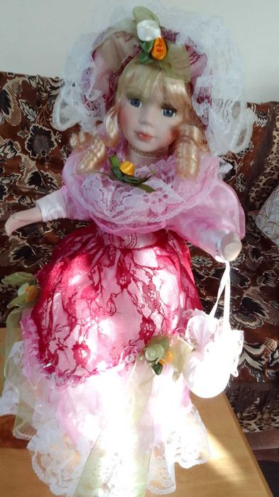 Фарфоровая кукла, ночник на батарейках.