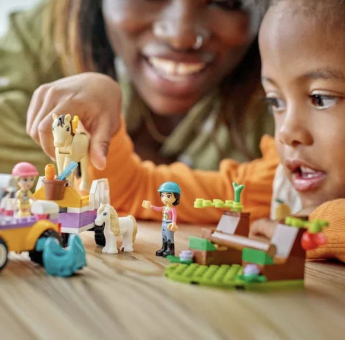 LEGO Friends Ремарке за кон и пони 42634
