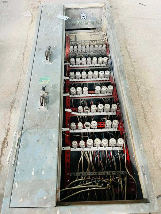 продавам метално електрическо табло