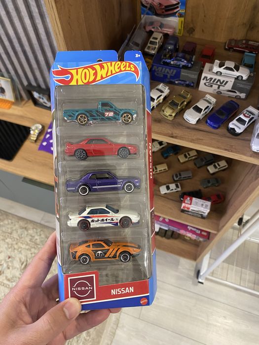Hot wheels Nissan 5 pack