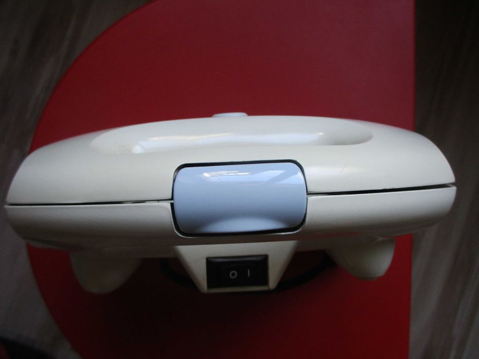 Тостер Philips за триъгълни сандвичи и гофрети