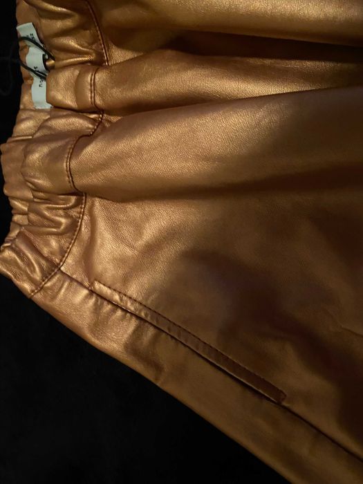 Ефектна кожена пола
НОВА!