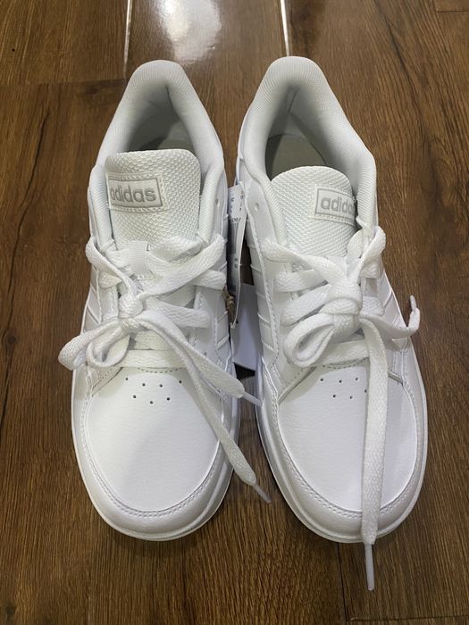 новые adidas кроссовки, размер 36