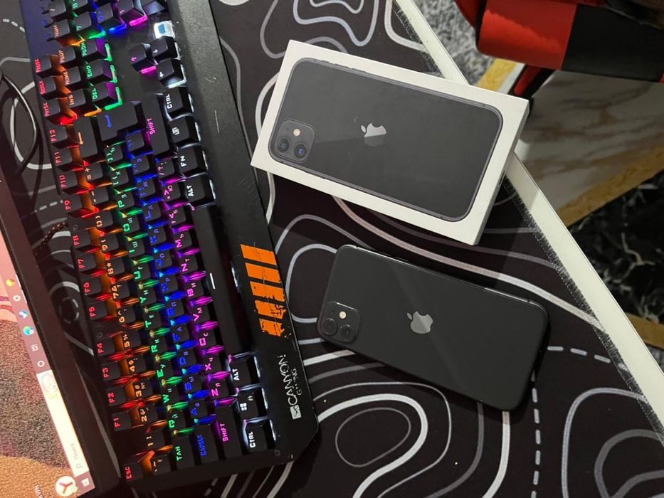 Продам айфон 11 128 гиг 78 акб брал новым не вскрывался каробка есть