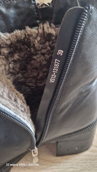 Продам женские ботинки