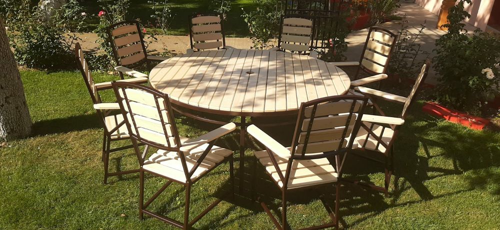 Masa + scaune, gradina.