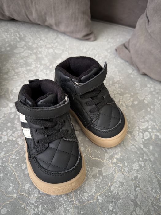 Продам детскую обувь