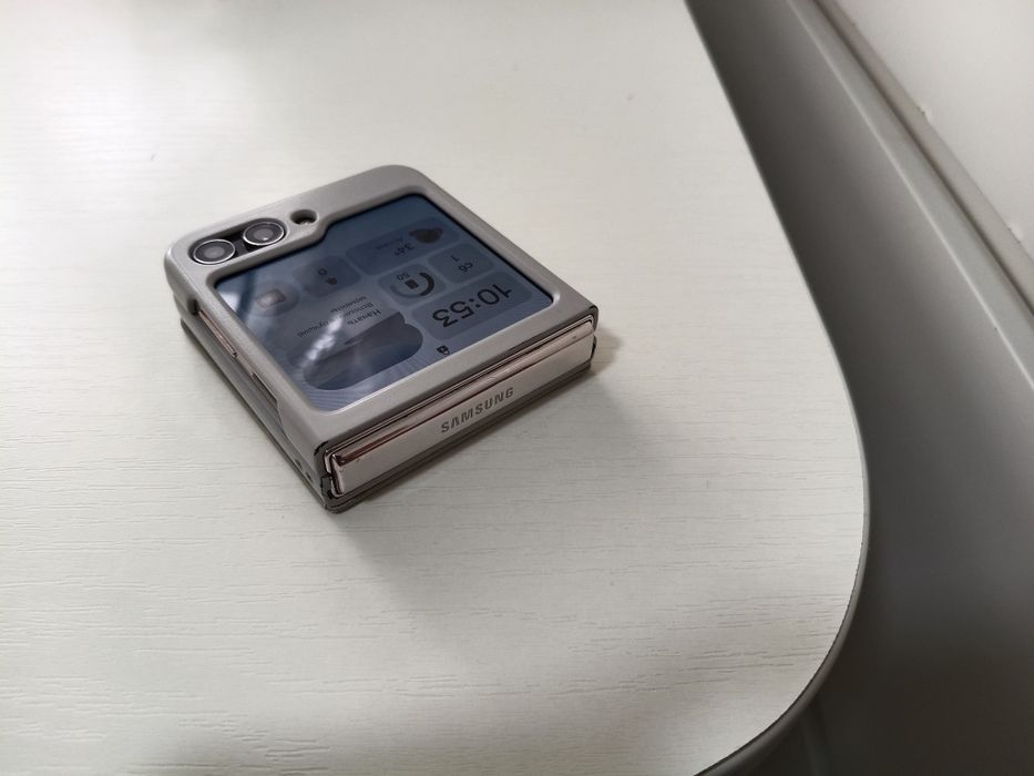 Galaxy Z Flip5 телефон раскладушка
