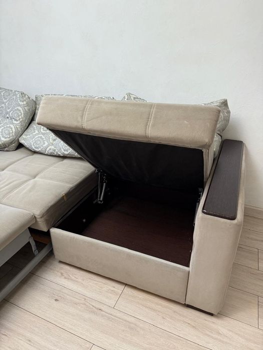 Продам Диван в хорошем состоянии