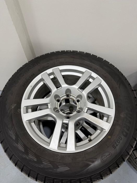 Продам диски с шинами от Toyota Prado