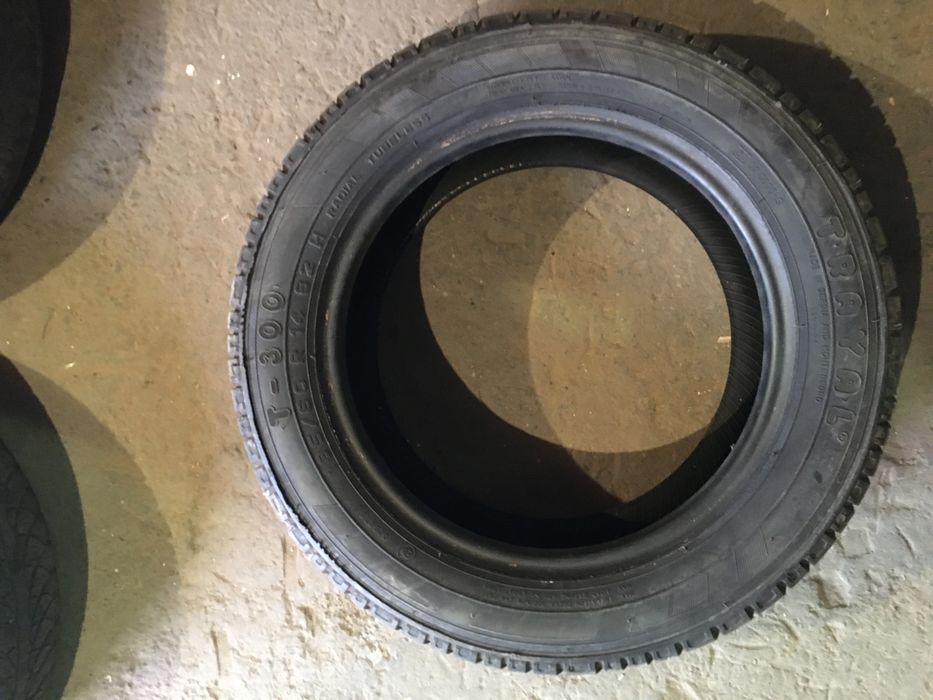 Vand 5 jante R14 cu 4 prezoane + 1 cauciuc