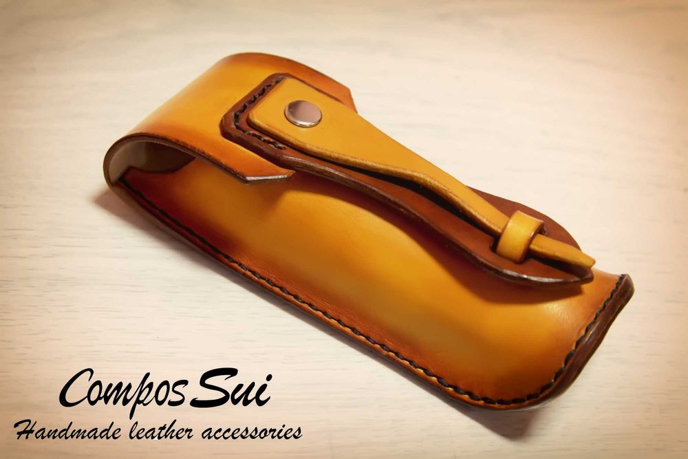 КОЖЕНИ АКСЕСОАРИ Портефейли, Табакери, Калъфи за очила и ножове и др.