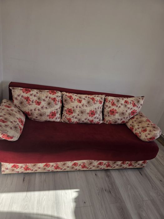 Vând canapea extensibila 3locuri