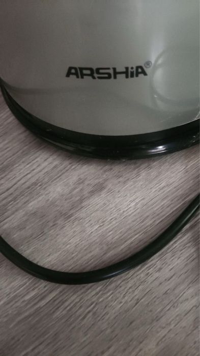 Отпариватель Arshia. Объем: 2,2 литра