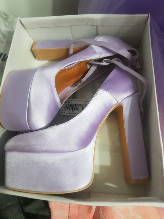 Vînd rochie mărimea L-XL purtată 2 ore la starea civila 500 lei  +pant