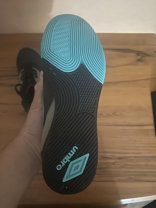 Футболни стоножки umbro 41 номер