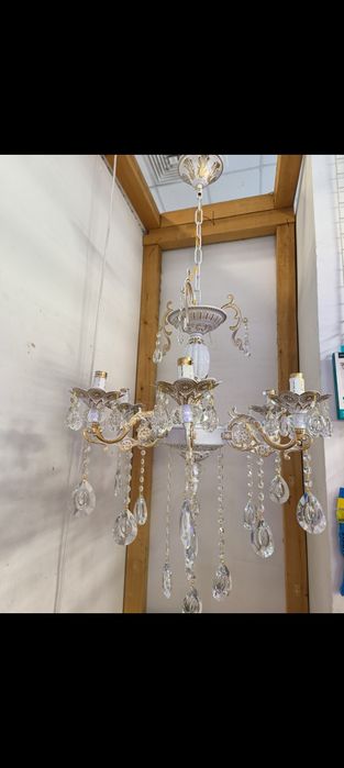 Lustre de vânzare diferite modele sunt noi și au preț de achiziție  le vând doar în Timișoara pentru că sunt montate și nu le pot trimite pe curierat