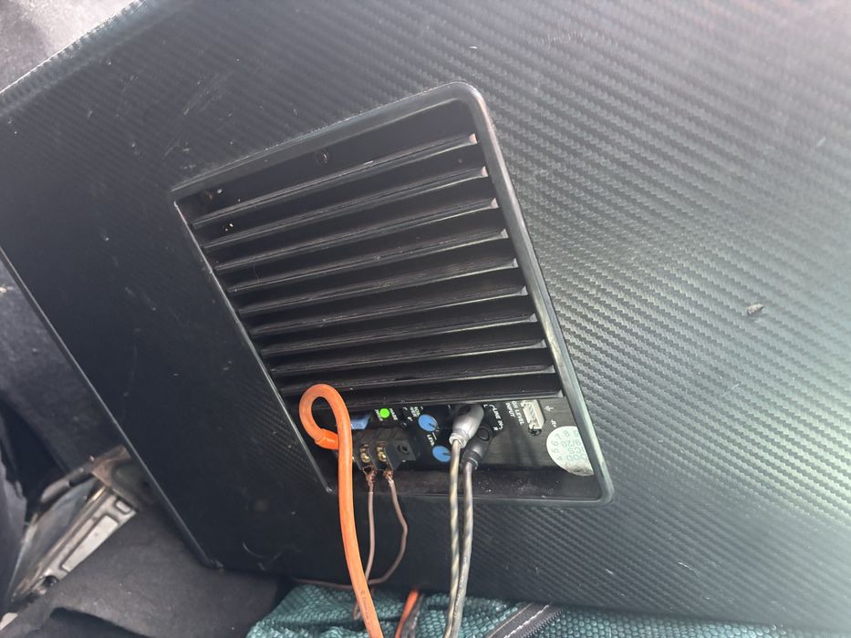 Сабвуфер на любле авто