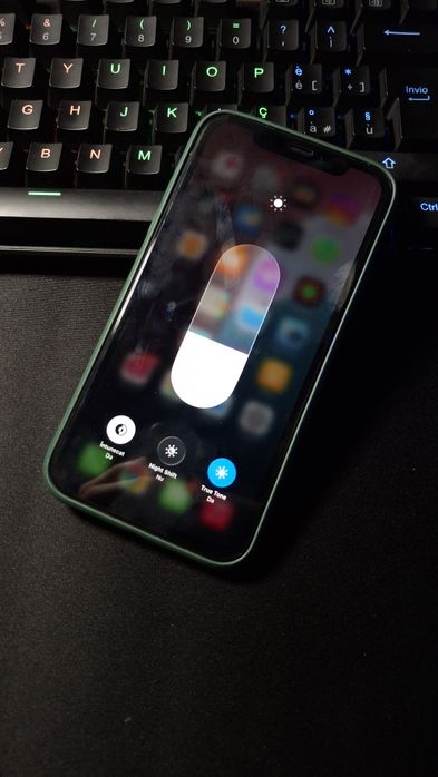Vând iPhone 11 128gb