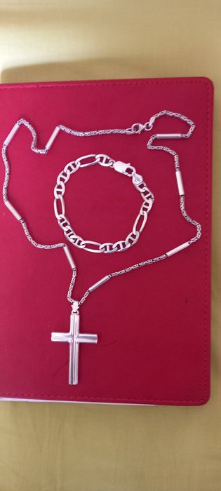 Lantisor de argint cu cruciulita și brățară  marcate 925.
