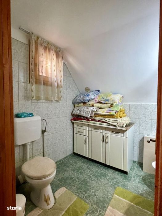 Oaza de liniste: casa + padure pana pe creasta muntelui