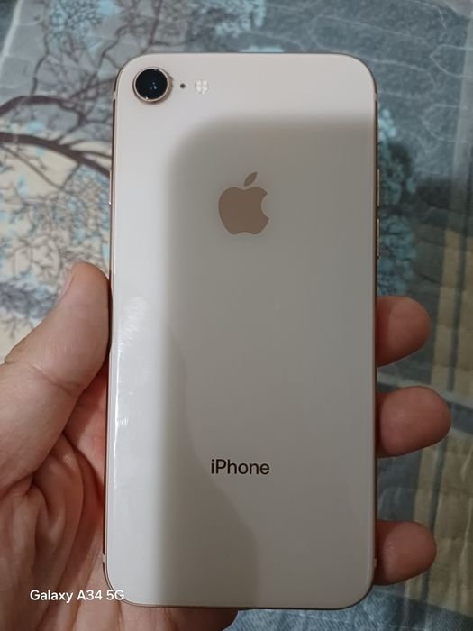 Iphone 8 сатылады.