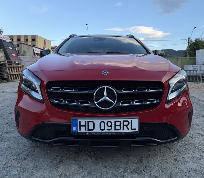 Vând Mercedes-Benz GLA 200 D