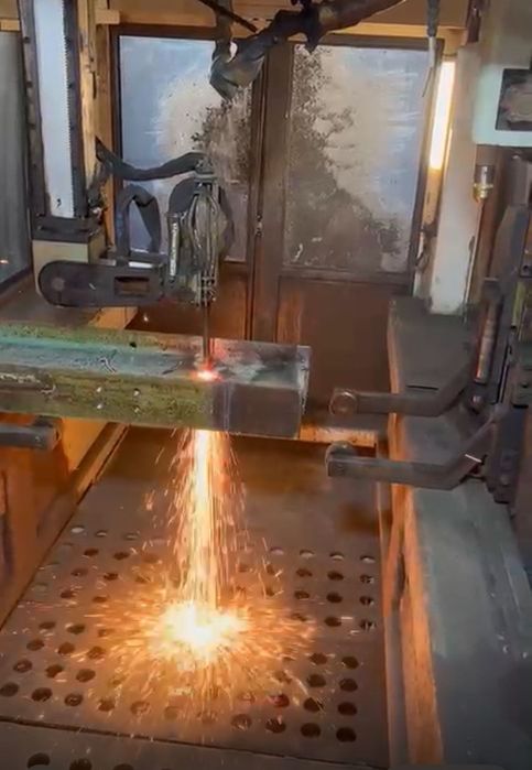 Utilaj de prelucrare profile metalice