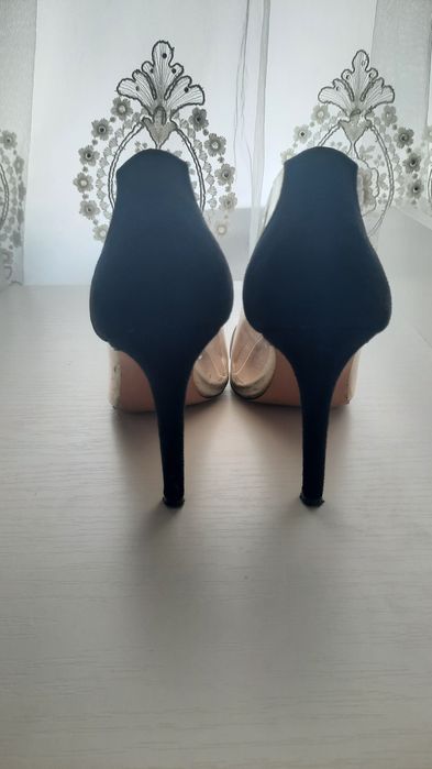 Б/у Женские туфли на шпильке. Размер 37.