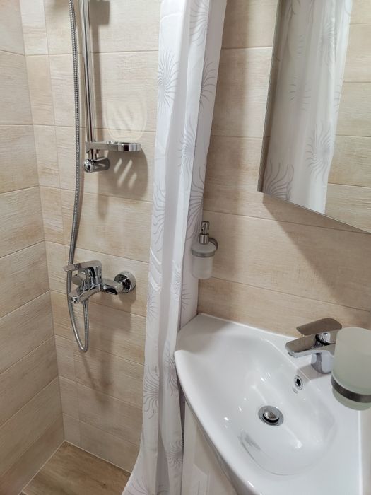 Дава се под наем Тристаен апартамент в Благоевград, Освобождение - 65 кв.м за 357 € - Снимка #3