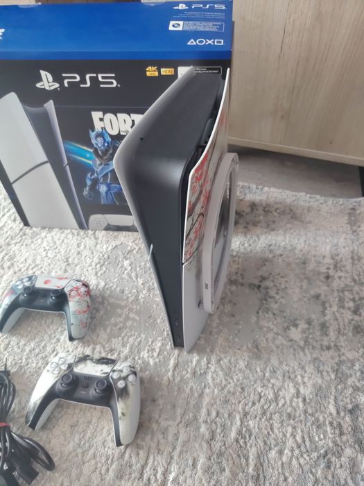 Playstation 5 slim DIGITAL 1 TB 2.manete Fc26 si Ps plus
