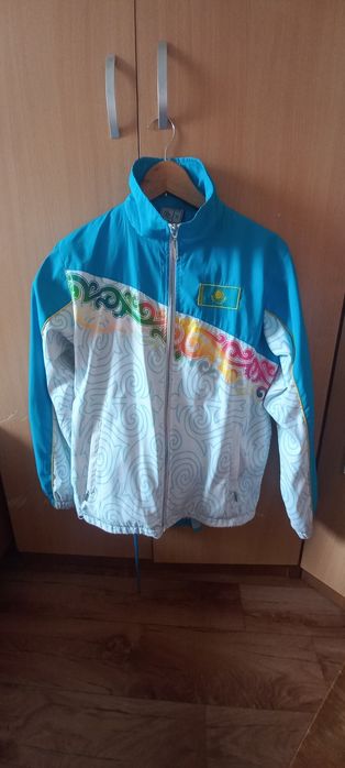 Продам спортивный костюм