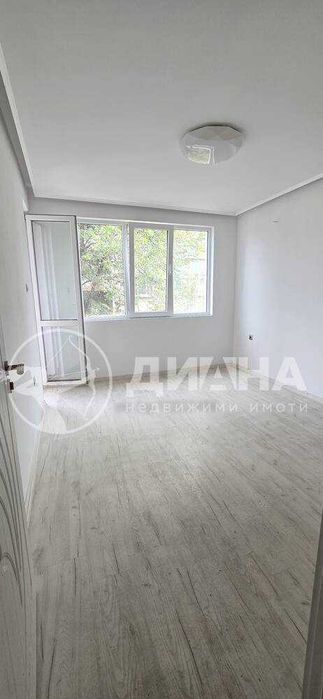Продава се Тристаен апартамент в Пловдив, Младежки Хълм - 100 кв.м за 1850 €/кв.м - Снимка #2