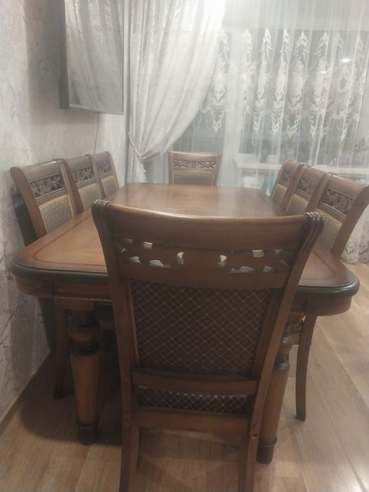 Продам стол стулями