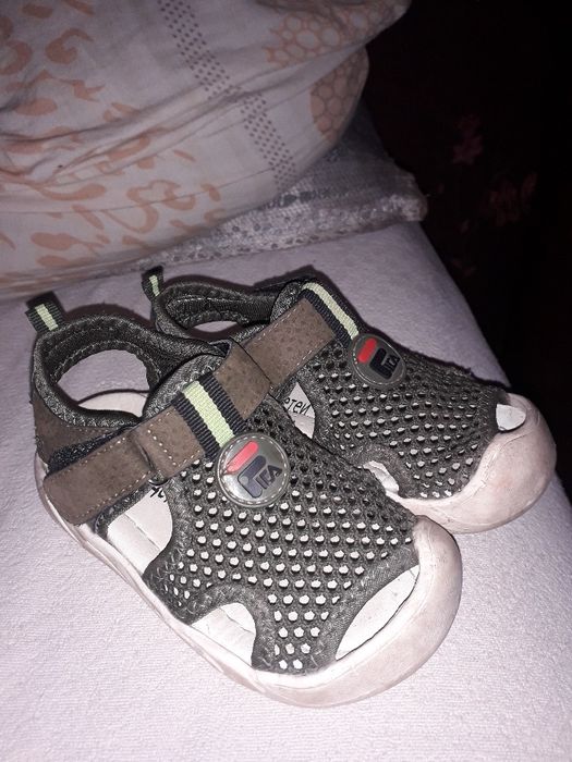 Продам обувь на мальчика.
