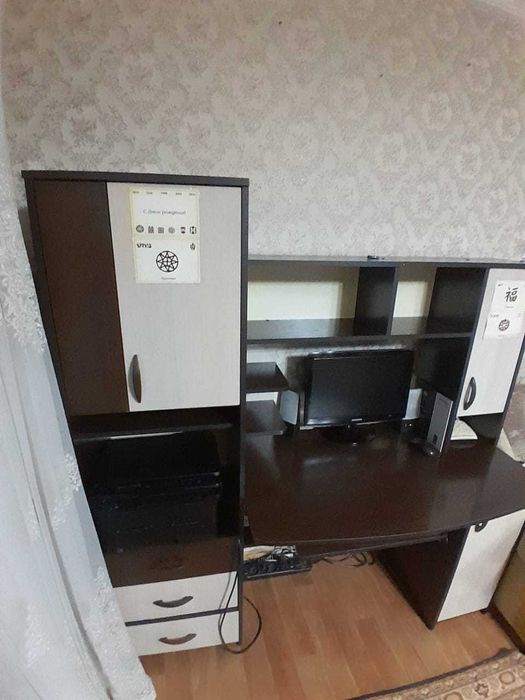 Продам компьютерный стол