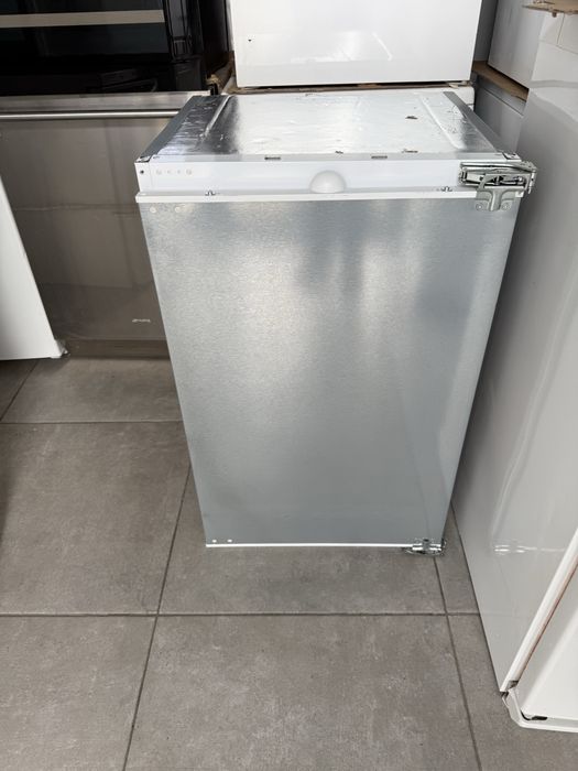 Малък хладилник Сименс за вграждане