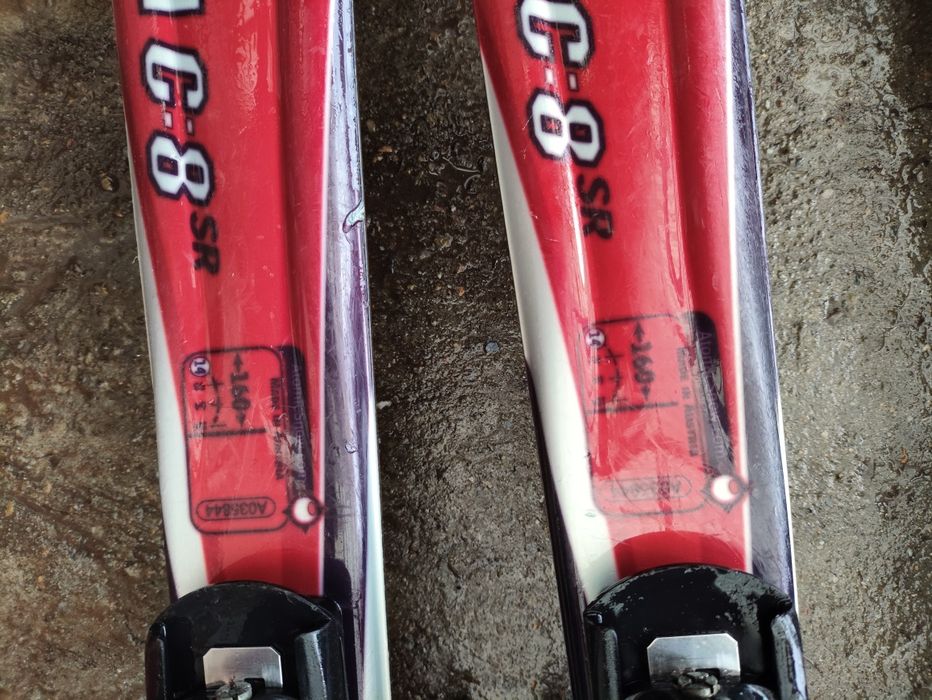 De vanzare 2 perechi de ski ,1 volki,2atomic