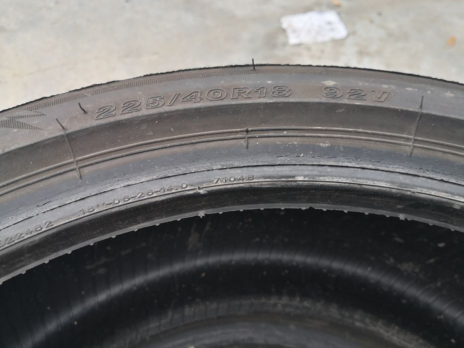 225 40 18 цола гуми Bridgestone dot 23 2 броя