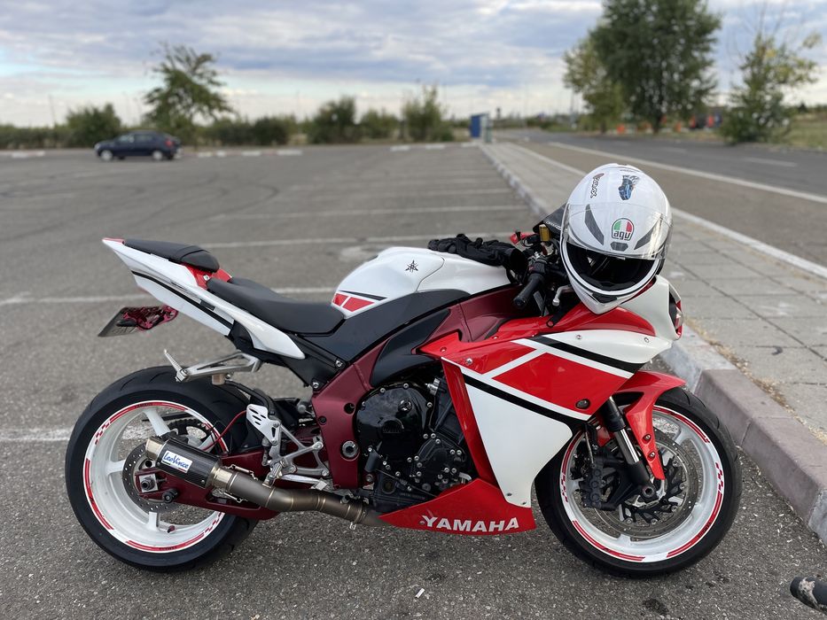 Vând Yamaha R1,Big Bang,Cross-Plane,2010,Schimb