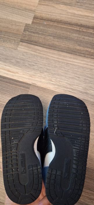 Adidasi Puma, marime 25