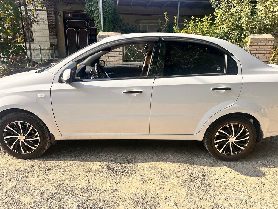 NEXIA 3 автомобили сотилади. Срочно.