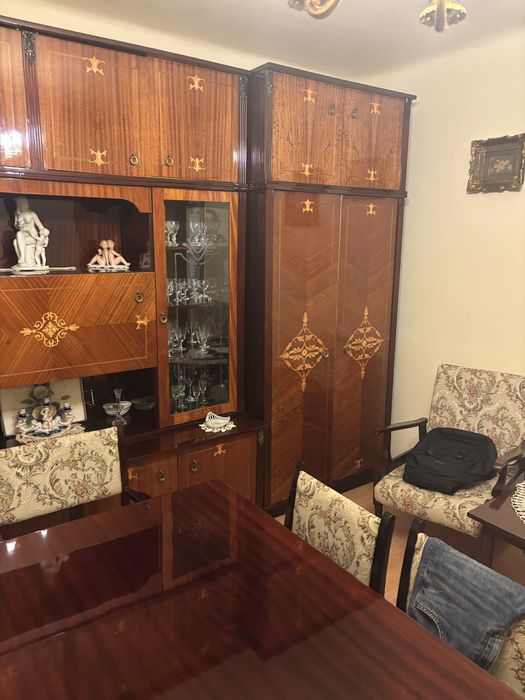 Vand dulap de haine si vitrina